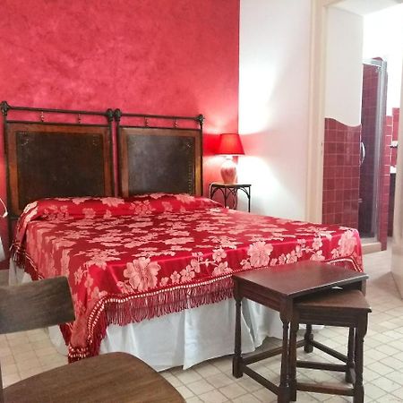Anticadimora Dei Pepe Bed & Breakfast Salve Exterior photo