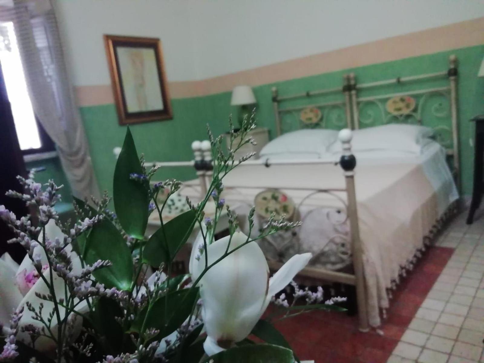 Anticadimora Dei Pepe Bed & Breakfast Salve Exterior photo